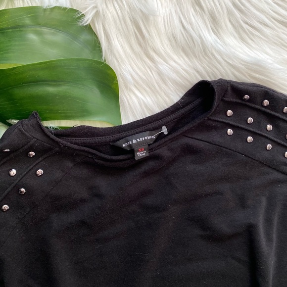 ⭐️ Rock & Republic Top - Picture 4 of 7